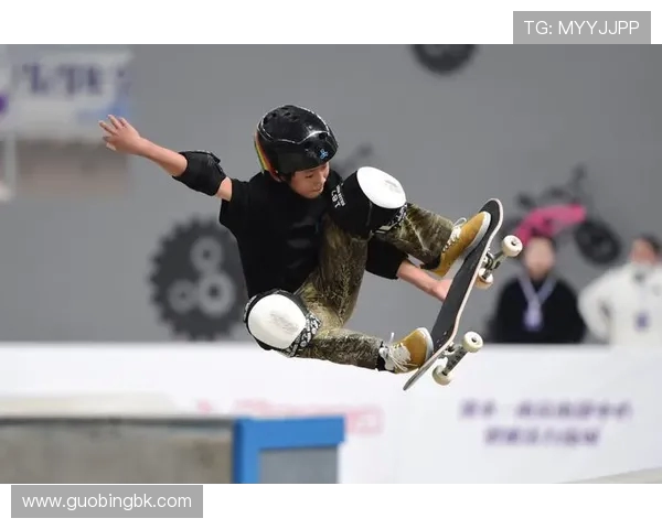 成都滑板队在世界攀岩锦标赛中的团队协作表现值得称赞与反思