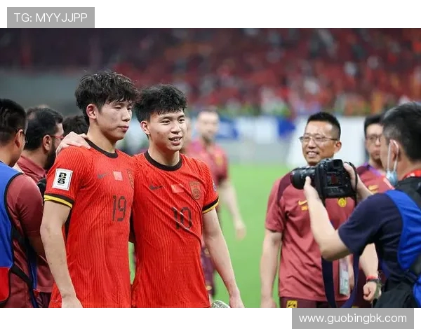 中国足球队逆袭成功 以3比1战胜强敌提前锁定亚洲杯四强席位