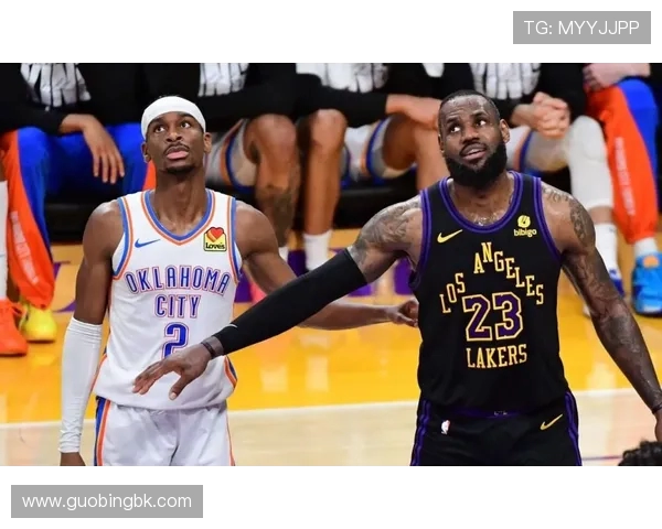 快船与湖人激战正酣 双方明星对决点燃洛杉矶篮球激情