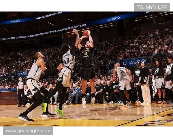 勇士与马刺西部决赛第五场激战回顾:历史对决与关键时刻解析